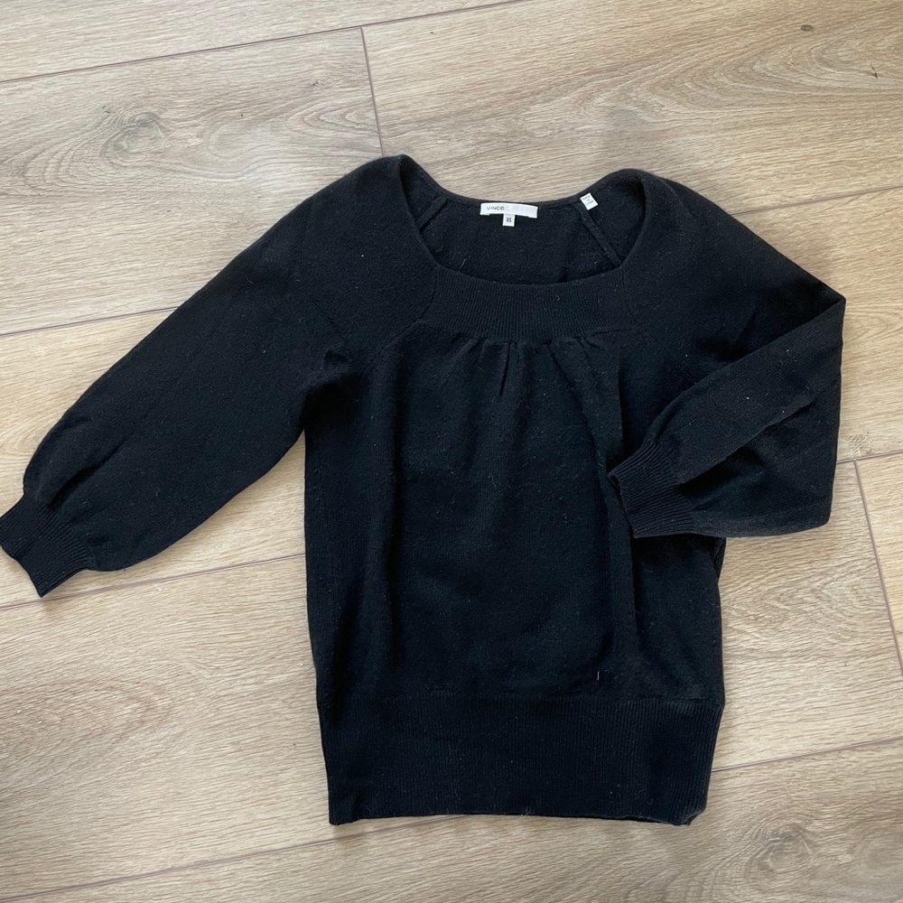 Vince 100% cashmere sweater like new !